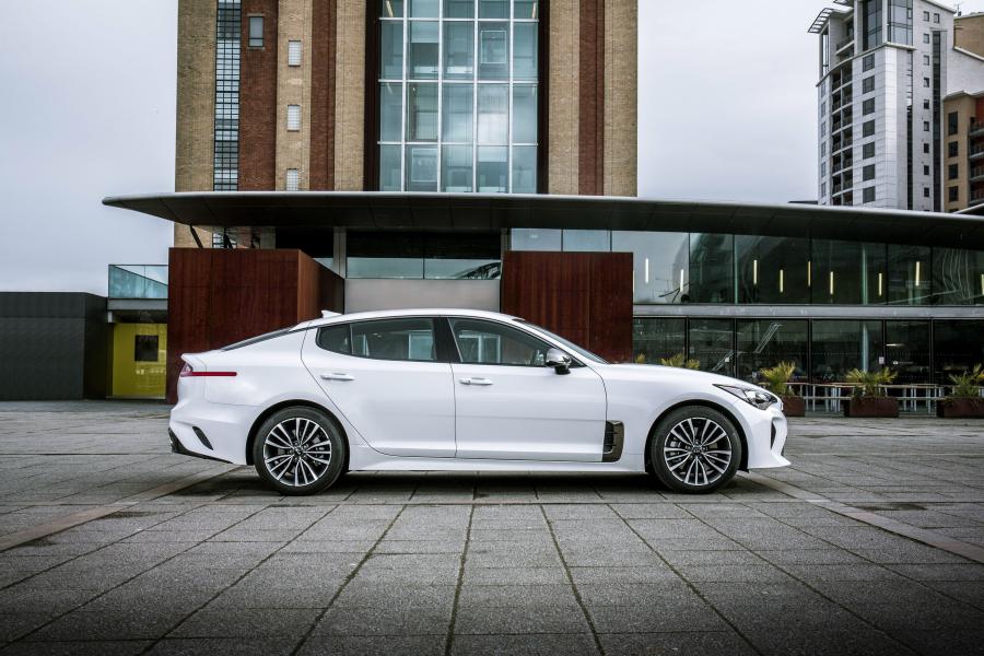  Kia Stinger GT-Line (CK) 2017 года  (UK) (фото 34 из 37)